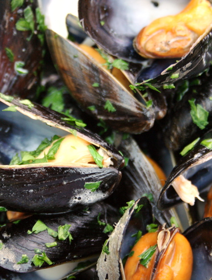 TWH The White Horse, Brancaster Staithe Mussels Steaming